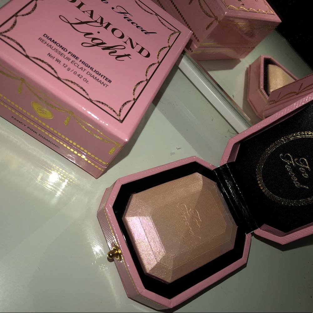 Too Faced Diamond Light Highlighter - NEW